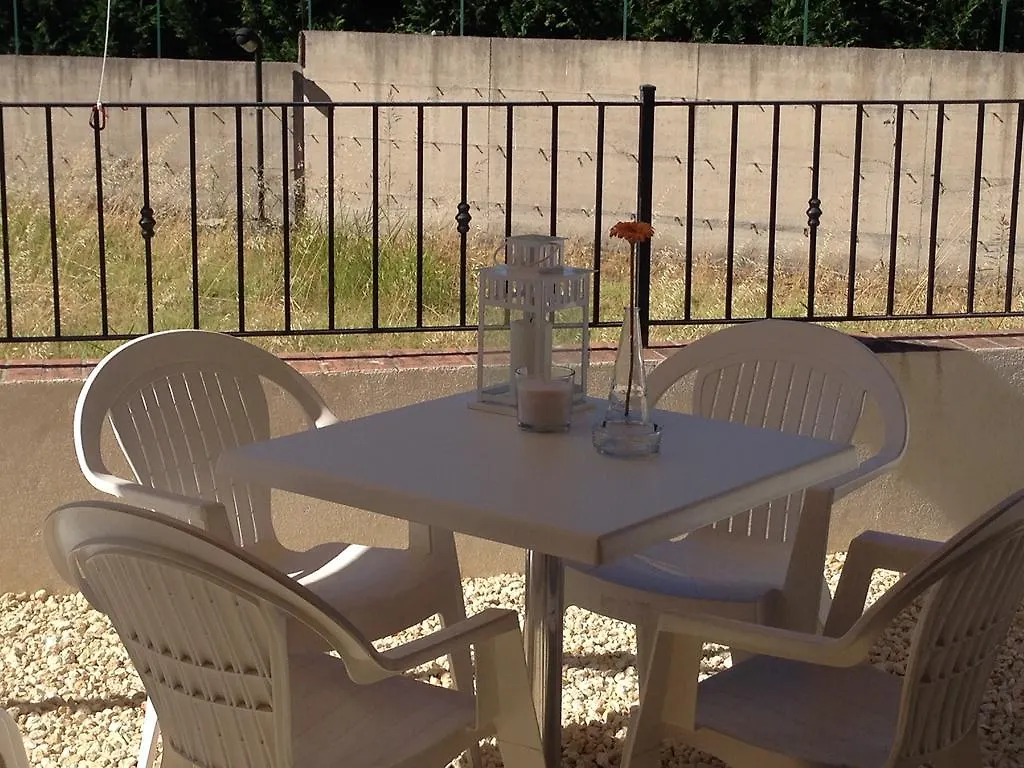 *** فندق مبيت وإفطار جيارديني ناكسوس B&B La Stella Di Naxos إيطاليا